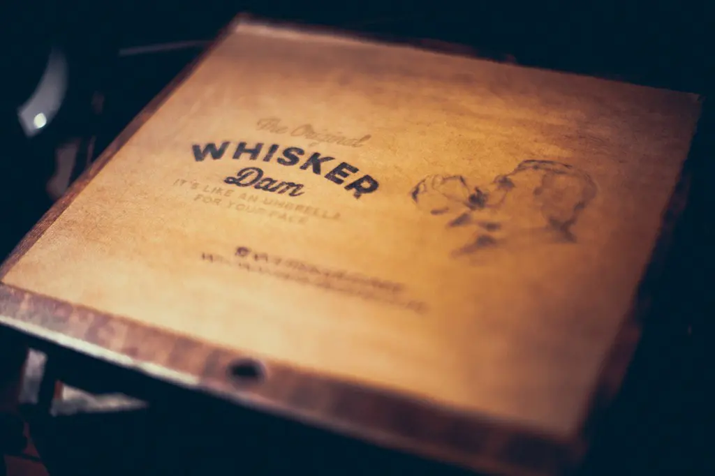 Whisker Dam protège moustache bière