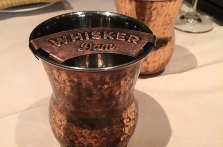 Whisker Dam protège moustache bière