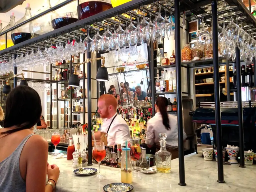 Bar à cocktails à Ober Mamma Paris