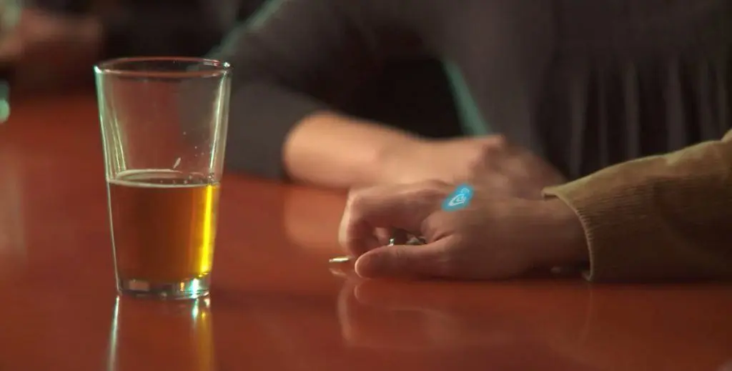 tatouage-illumine-alcool-1