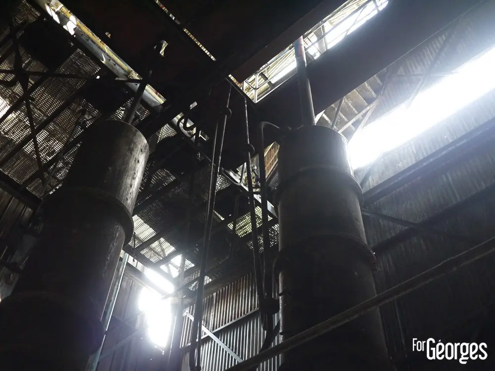 Colonne de distillation Ron Abuelo au Panama