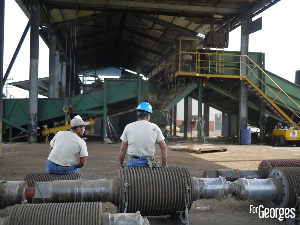 Ouvrier à la distillerie Ron Abuelo au Panama