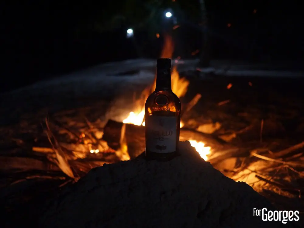 Ron Abuelo et feu de bois