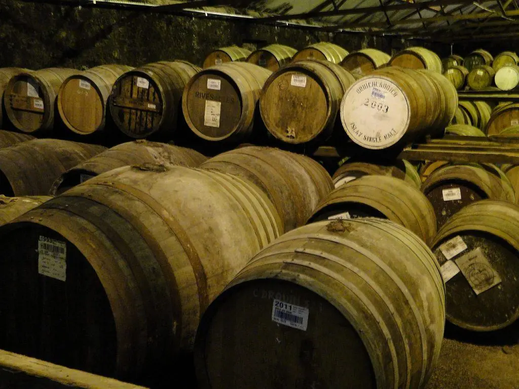 comment bien choisir son whisky le vieillissement et les fûts