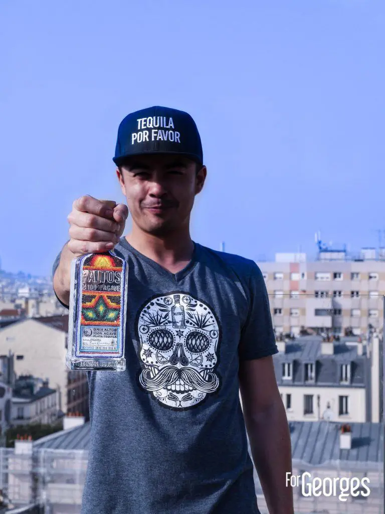 James Dury avec Altos tequila dans la main