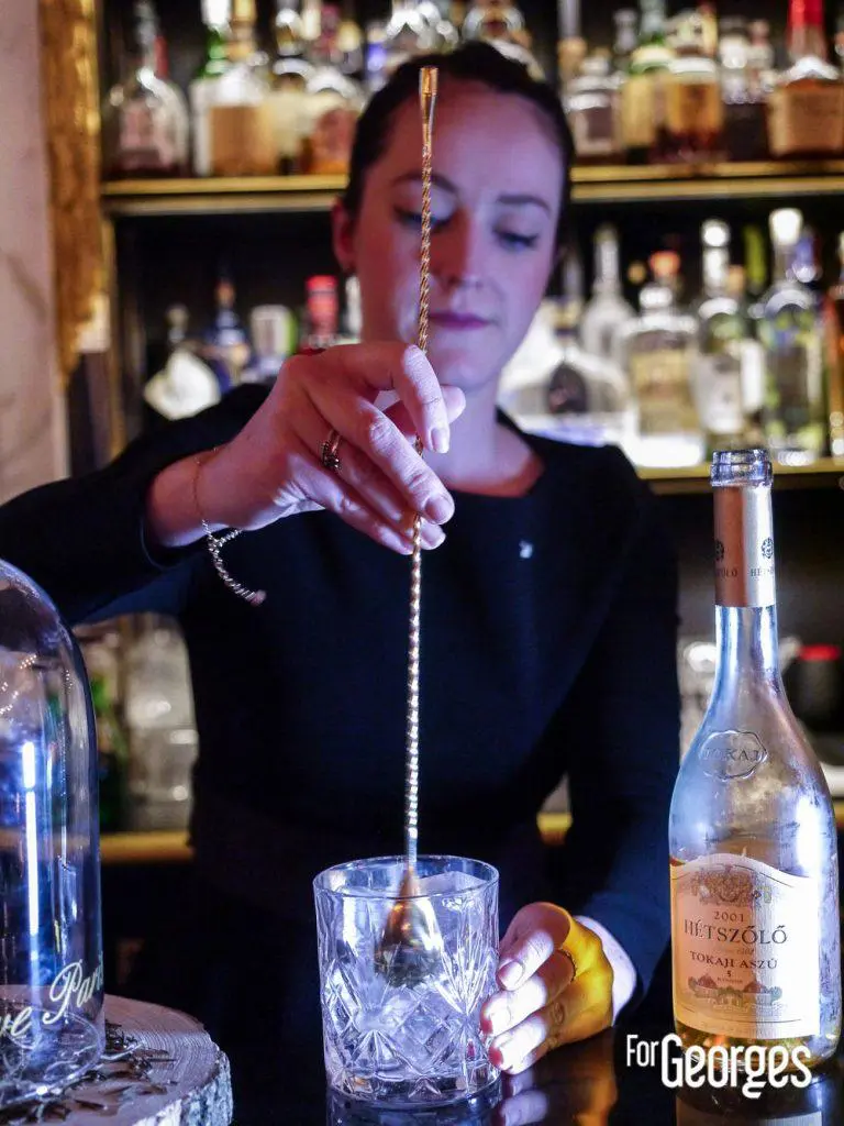 Roxanne Remmery Bar La Réserve Palace Paris