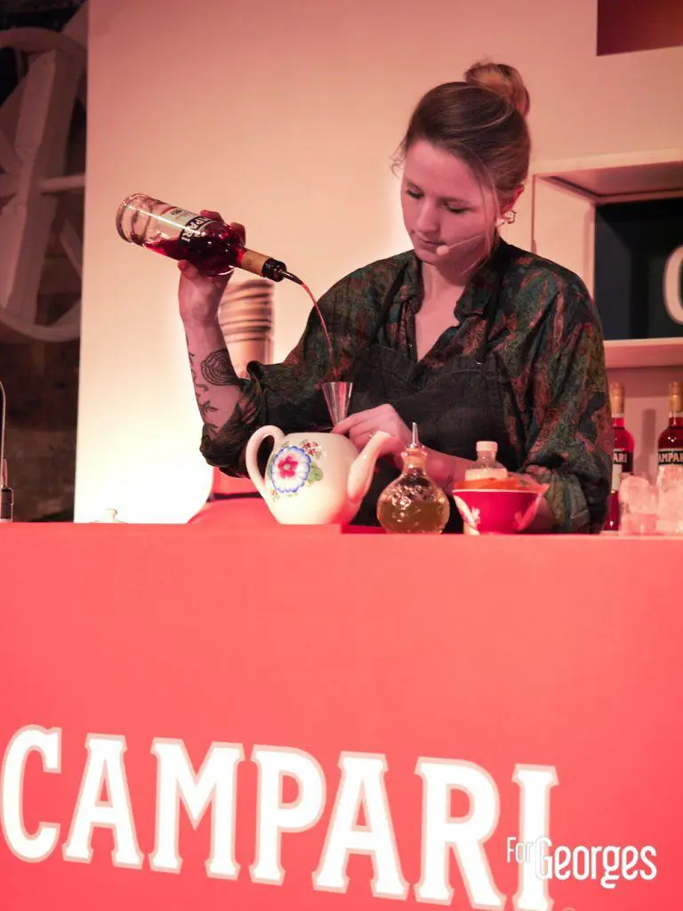 Campari Bartender Competition Chirine Cabaret-Besenval, du bar Kouto (Paris) avec sa création « Une escale à Téhéran »