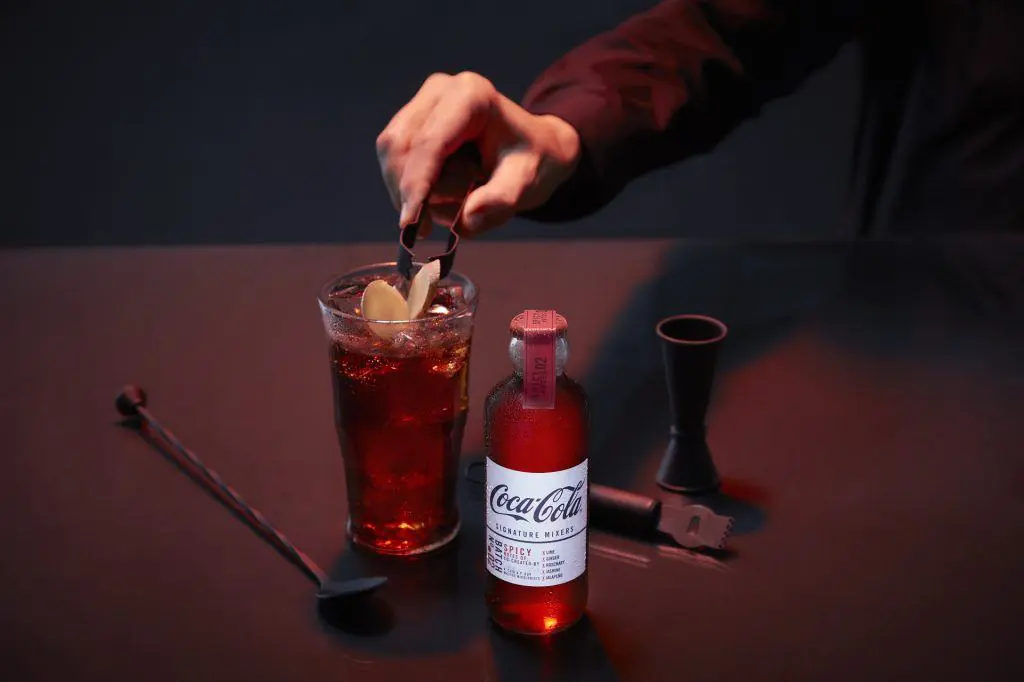 Cocktail à base de Coca-Cola Signature Mixers