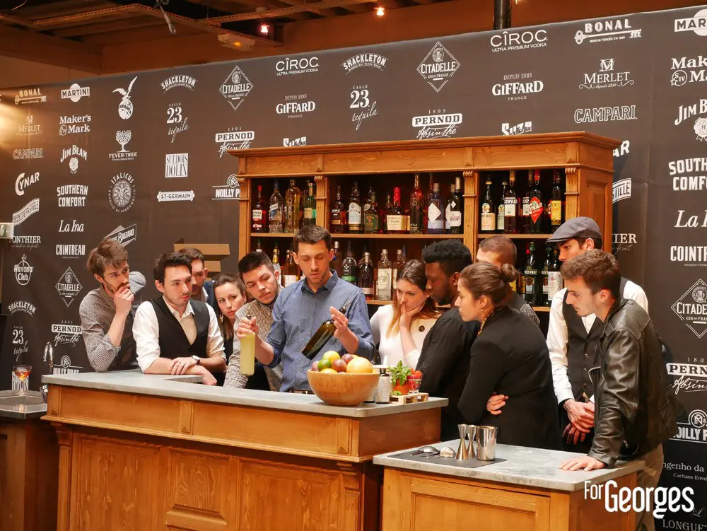 Aymeric Tortereau briefe les participants aux Trophées du bar