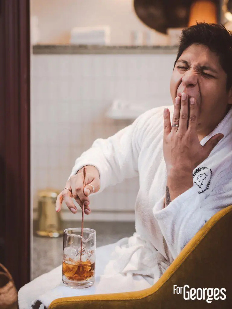 Adrian Nino et verre à mélange