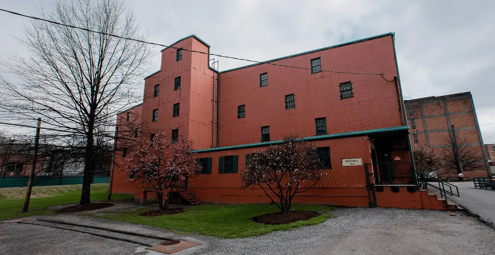 Entrepôt H dédié à Blanton's Bourbon