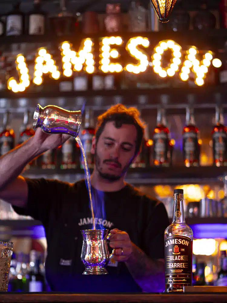 Blue Blazer par Samuel avec Black Barrel