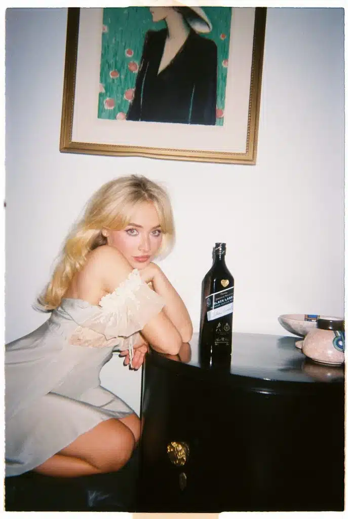 Johnnie Walker s'associe à Sabrina Carpenter